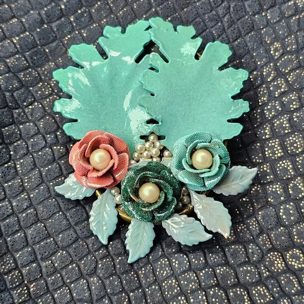 Vintage Lichen Floral Brooch With Flowers, Faux Pearls, & Enamel Leaves / Lichen